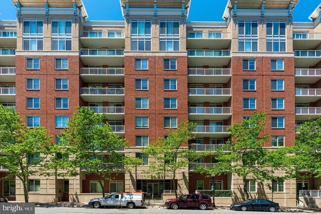 Building Photo - 820 N Pollard St