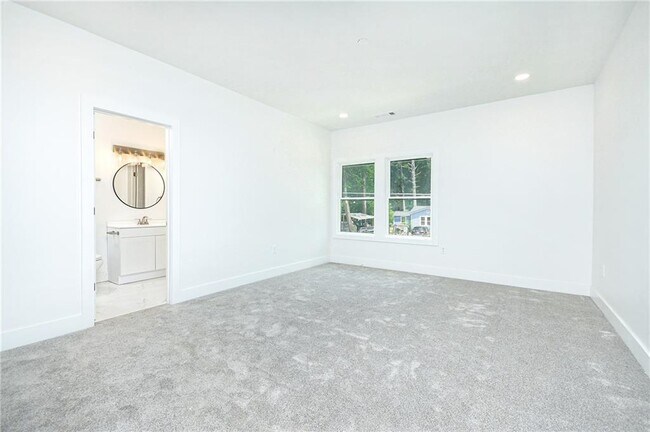 Building Photo - 3604 Pineview Cir NW