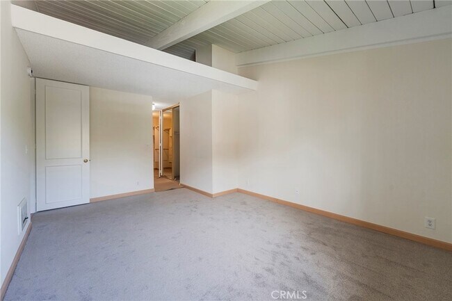 Building Photo - 6542 Ocean Crest Dr