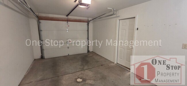 Building Photo - Beautiful 4 Bedroom 2 Bathroom in Grain Valley!