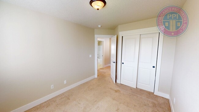 Building Photo - Desirable Bethany Location, Spacious & Sty...