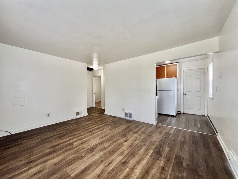 Building Photo - 924 Copeland Ave