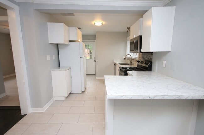Building Photo - Live in East Hill! 3BR Historic Gem Just M...