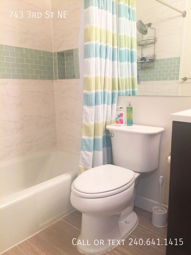 Building Photo - 743 3rd St NE