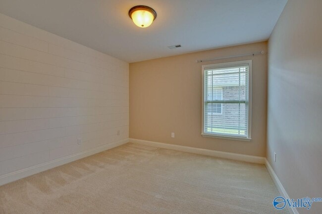 Building Photo - 5010 Montauk Trail SE