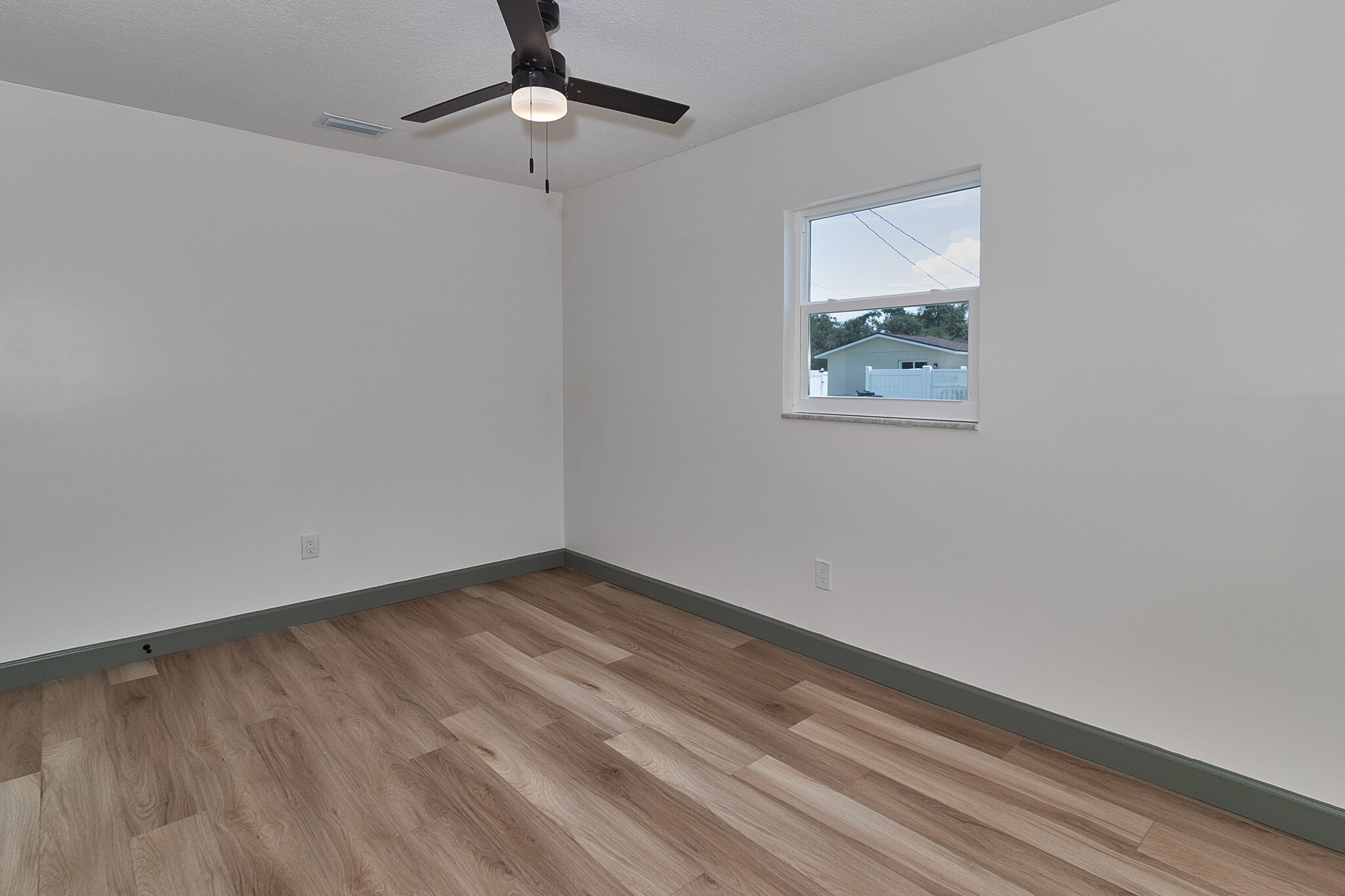 Building Photo - 510 91st Ave N