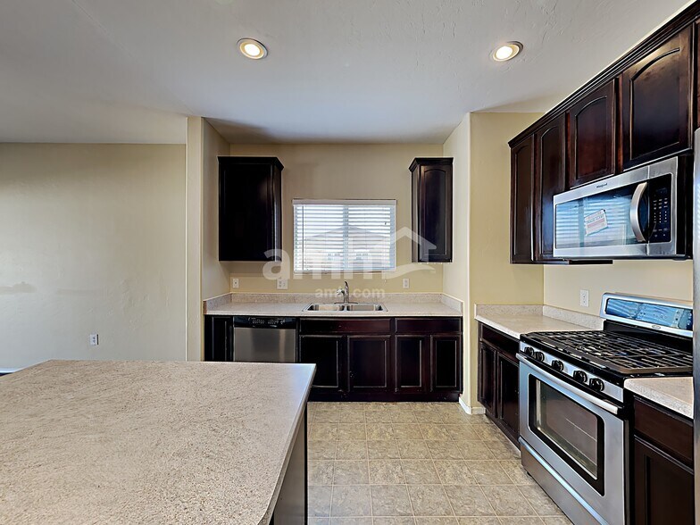 Building Photo - 8364 W Green Kingfisher Ln