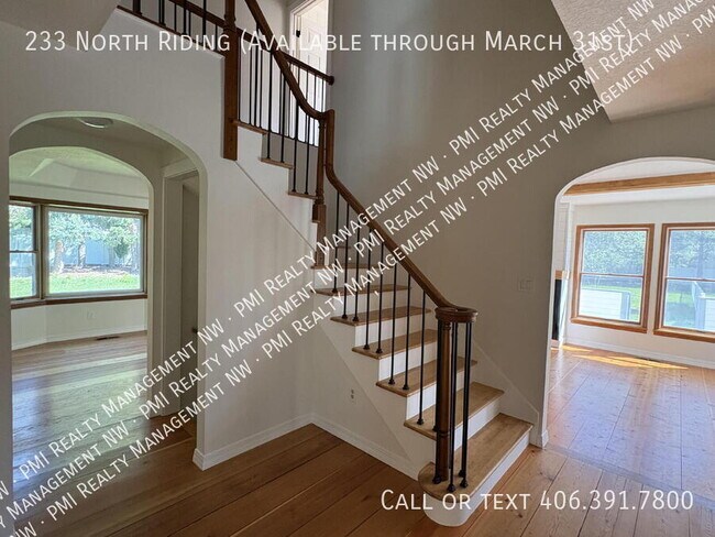 Building Photo - 233 N Riding