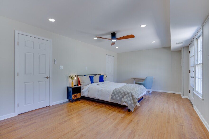 Room 2 (Walkout) - 8056 Central Park Dr