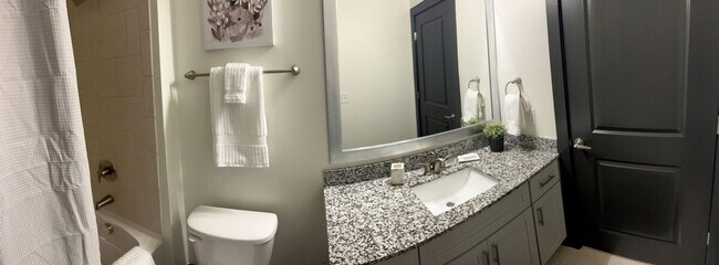 Building Photo - 425 W 5th St