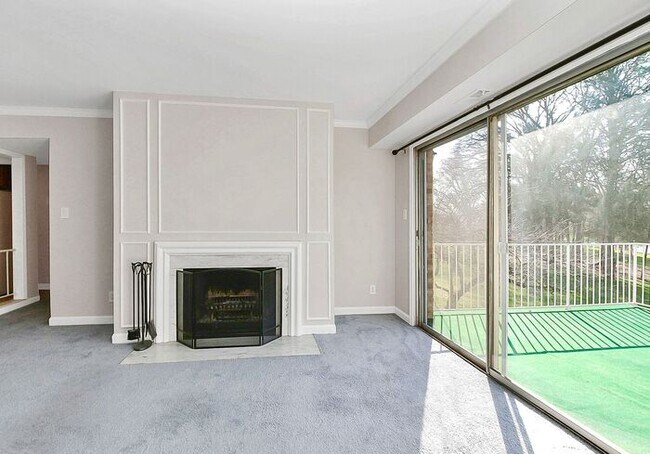 Building Photo - Spacious 2BR/2BA Condo in Prime South Charlotte Location!