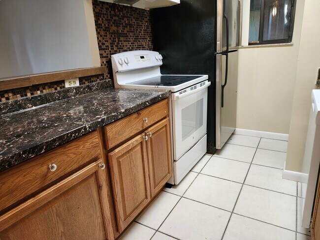 Building Photo - 545 Trace Cir