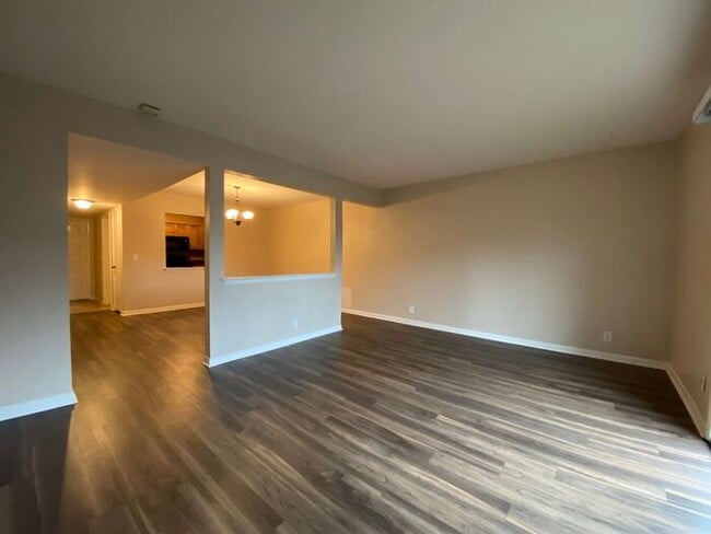 Building Photo - Large 2 Bed 2.5 Bath Apt in Green Hills - Vandy Belmont Lipscomb!
