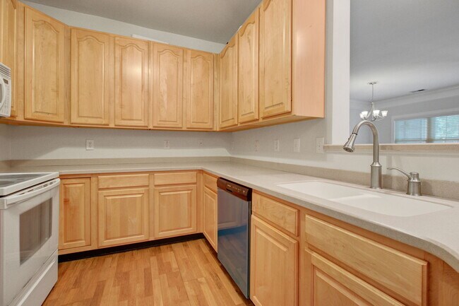 Building Photo - 1025 Riverland Woods Pl