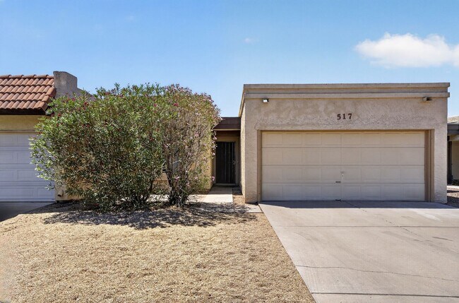 Building Photo - Modern Updated Tempe Townhome Near ASU & Downtown with Resort-Style Amenities