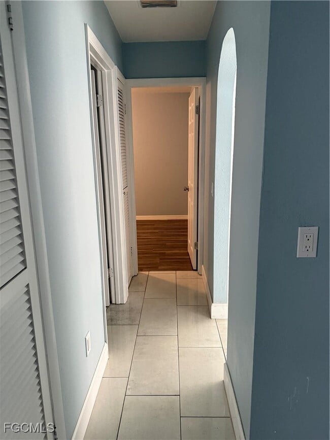 Building Photo - 1171 Laurel Dr