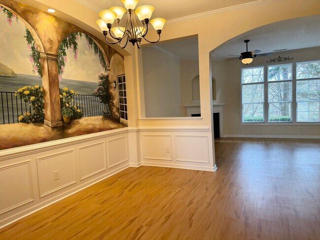 Building Photo - 3 Bedroom Townhome in Wakefield