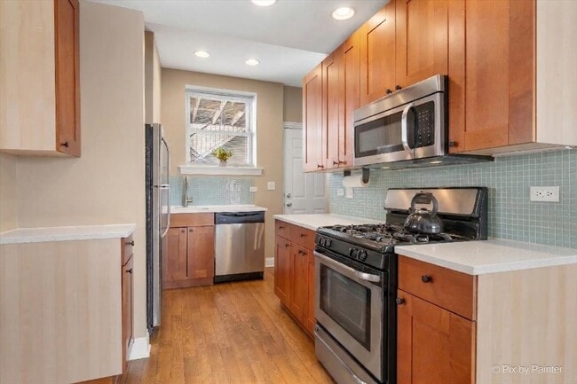 Building Photo - 6146 N Ravenswood Ave