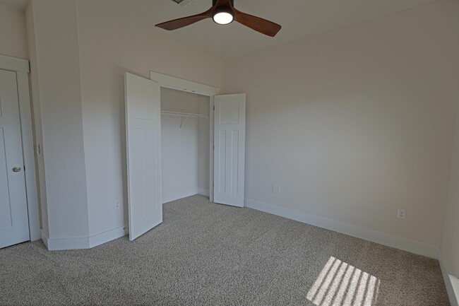 Building Photo - 6248 Jenks Dr