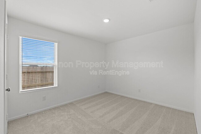 Building Photo - 214 Forest W St