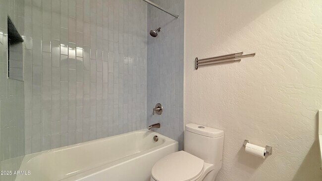 Building Photo - 3316 E Kingbird Pl