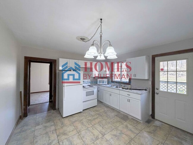 Building Photo - Westside! | Three Bedroom House | Deposit Special