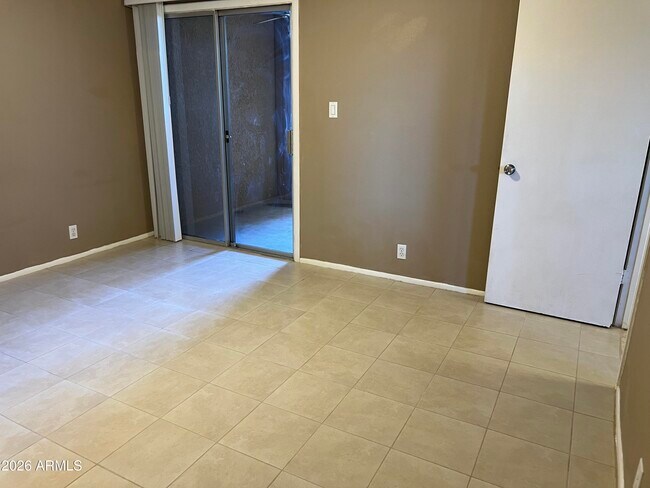 Building Photo - 501 W Yukon Dr