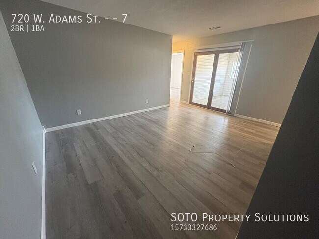 Building Photo - 720 W Adams St