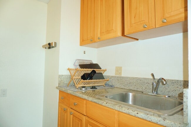 Building Photo - OCEAN VIEWS! FULLY FURNISHED 1/1!