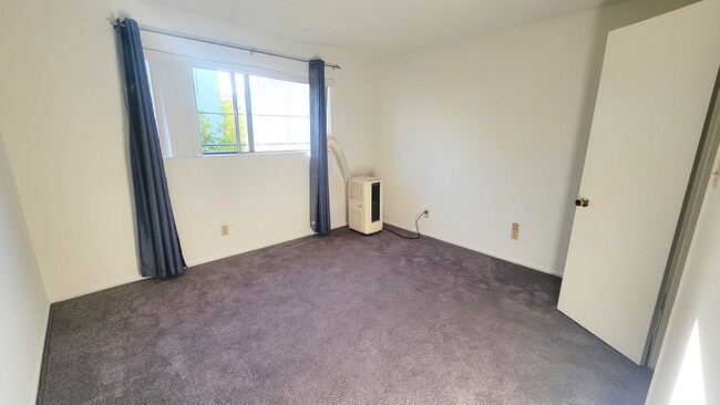 2nd bedroom - 1323 S Carmelina Ave