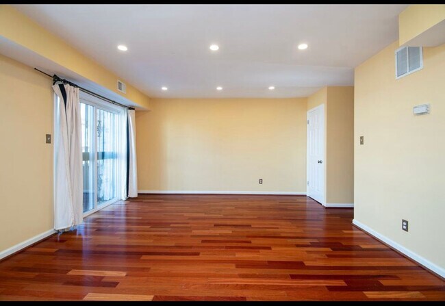Building Photo - OPEN HOUSE - Saturday August 9th - 3bd 2.5...