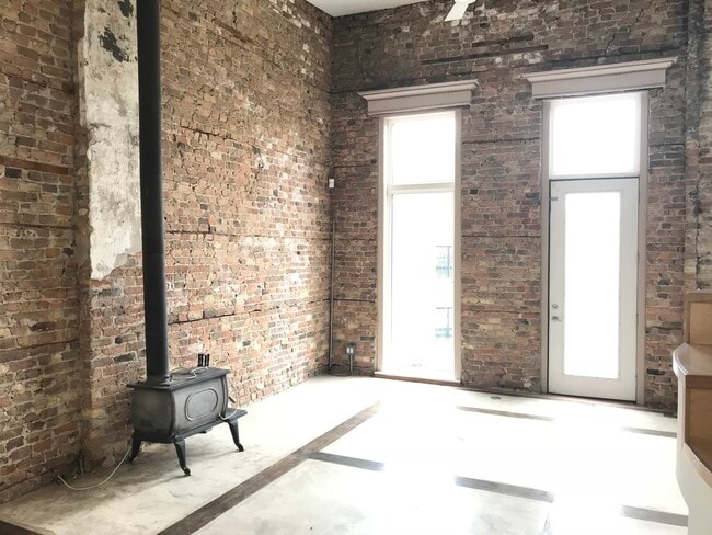 Building Photo - 1312 N Clybourn Ave