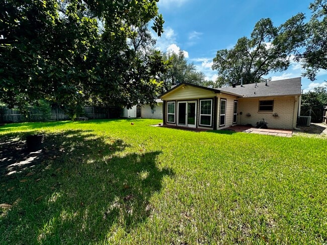 Building Photo - 9626 Highmeadow Dr