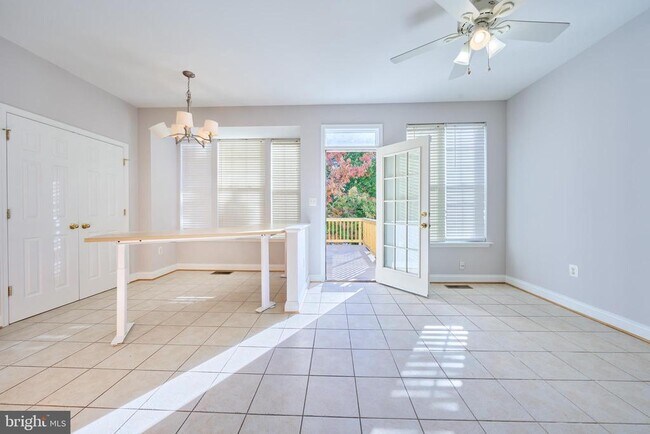 Building Photo - 685 Springhouse Square SE