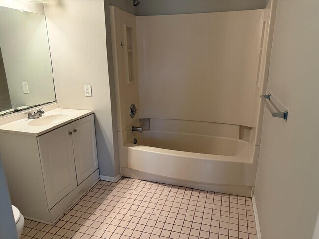 Building Photo - 5518A Aberdeen Dr