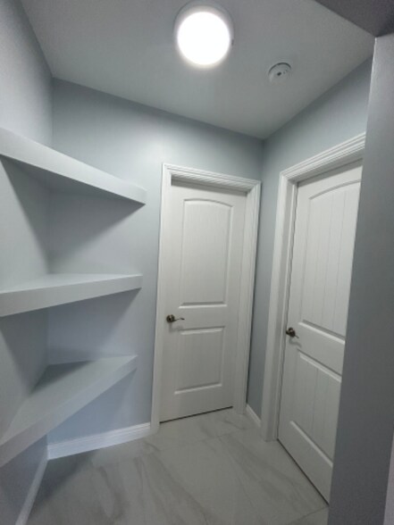 Building Photo - 4660 Kester Ave
