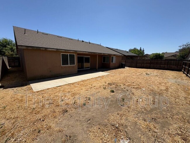 Building Photo - 2132 E Sweet Ave