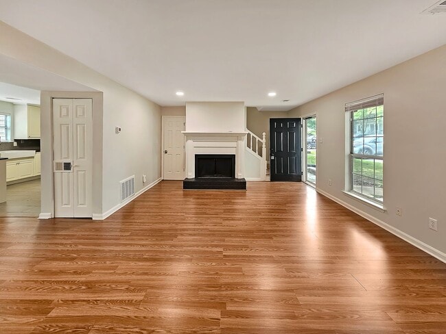 Building Photo - COMING SOON: Beautifully Updated 2/2.5 Townhome Near Truist Park