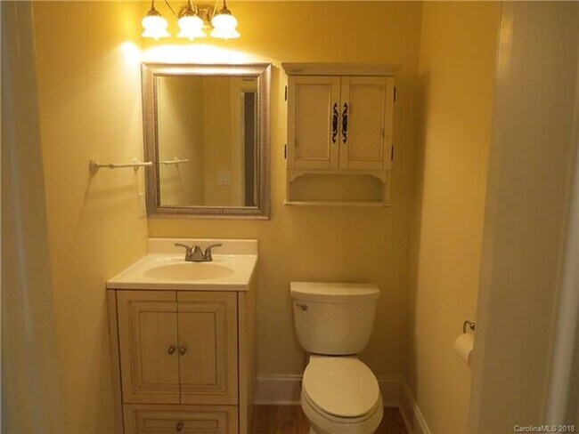 Building Photo - 123 7th St