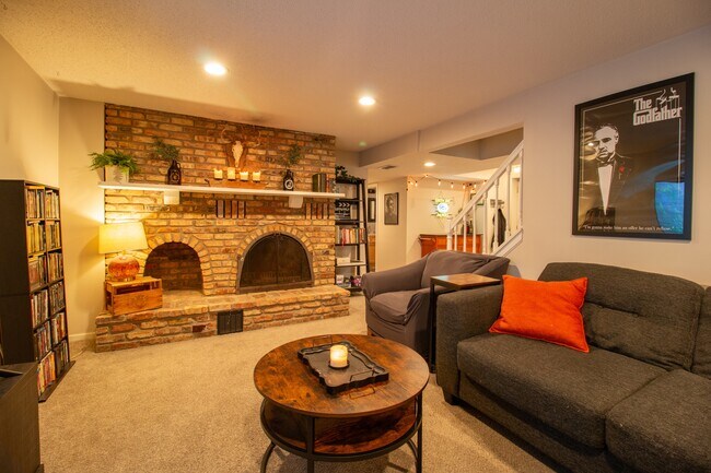 Building Photo - 3229 Jerry Ct