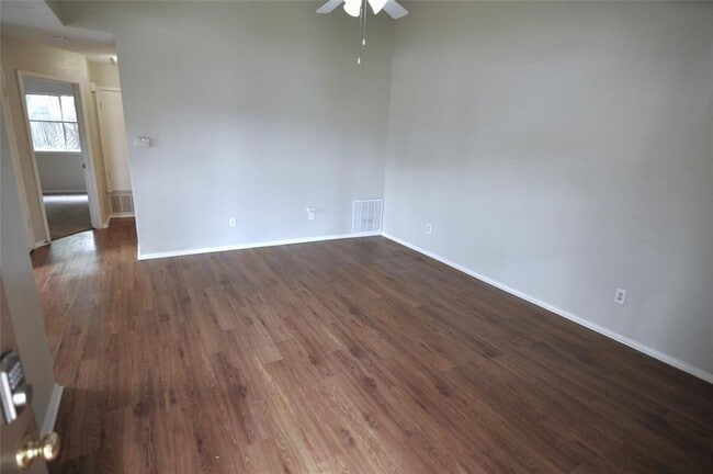 Building Photo - 404 Burlwood Ct