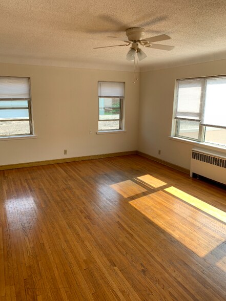 Primary Photo - 699 Snelling Ave S