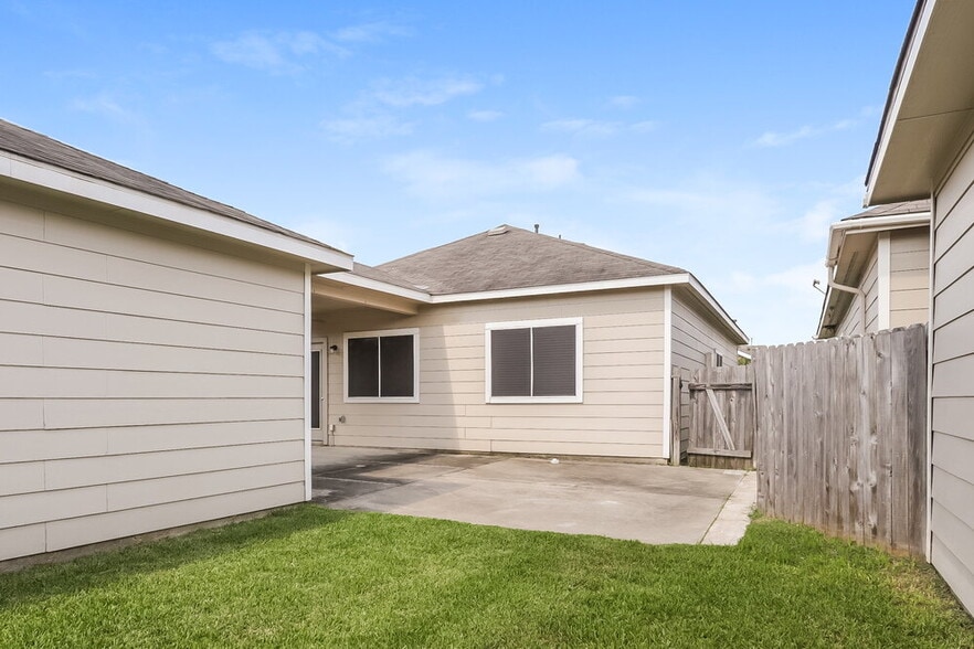 Building Photo - 21735 Grassy Hill Ln
