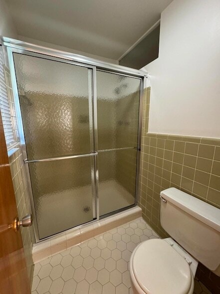Building Photo - 4220 Oakridge Dr