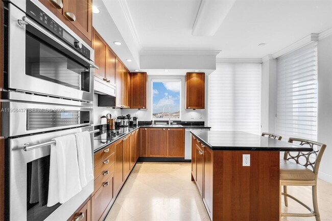 Building Photo - 785 Crandon Blvd