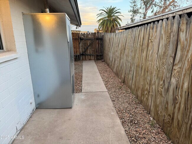 Building Photo - 7130 N 54th Ave