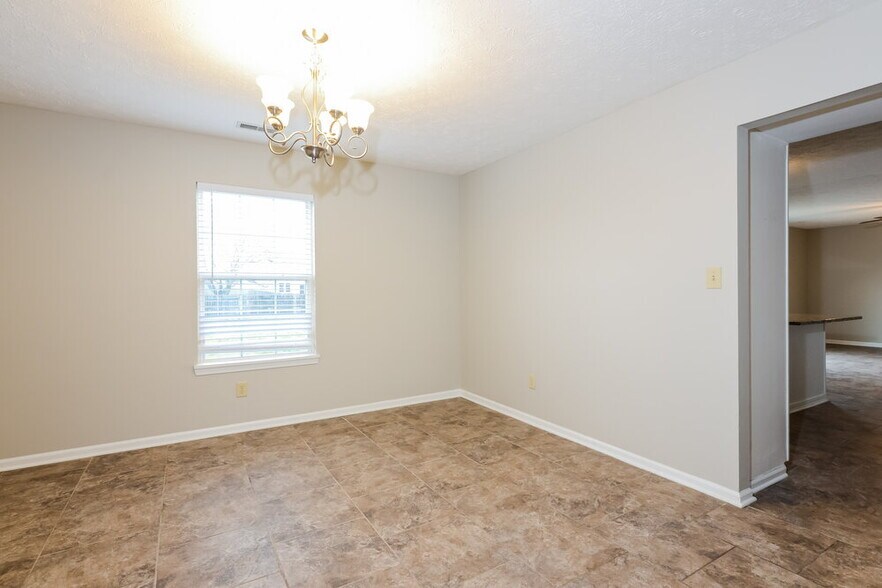 Building Photo - 8570 Eagles Nest Dr