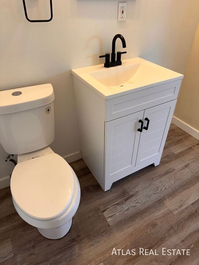 Building Photo - 551 S Fairfax St