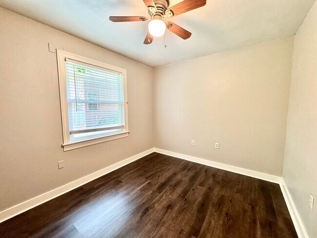 Building Photo - 2428 Orpine Ave