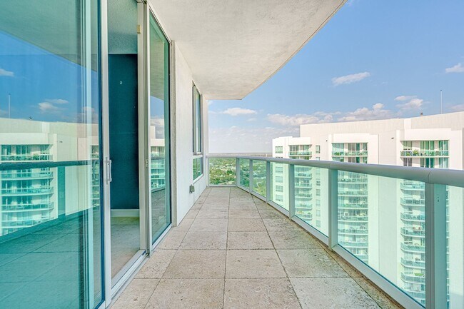 Building Photo - 231 Riverside Dr